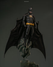Load image into Gallery viewer, Hot Toys MMS769 Batman Returns: 1/6th scale Batman Collectible Figure (Regular Version)