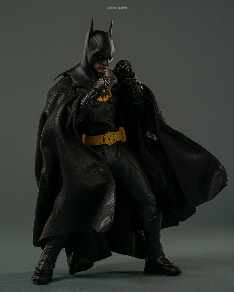 Hot Toys MMS769 Batman Returns: 1/6th scale Batman Collectible Figure (Regular Version)