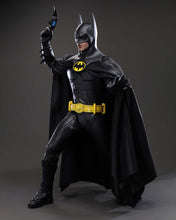 Load image into Gallery viewer, Hot Toys MMS770 Batman Returns: 1/6th scale Batman Collectible Figure (Deluxe Version)