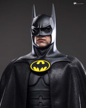 Load image into Gallery viewer, Hot Toys MMS770 Batman Returns: 1/6th scale Batman Collectible Figure (Deluxe Version)