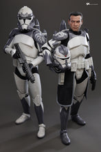 Load image into Gallery viewer, Hot Toys TMS141 Star Wars: The Clone Wars 1/6th scale Clone Commander Wolffe Collectible Figure