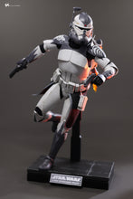 Load image into Gallery viewer, Hot Toys TMS141 Star Wars: The Clone Wars 1/6th scale Clone Commander Wolffe Collectible Figure