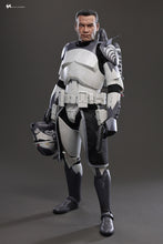 Load image into Gallery viewer, Hot Toys TMS141 Star Wars: The Clone Wars 1/6th scale Clone Commander Wolffe Collectible Figure