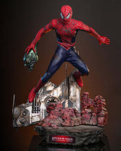 Load image into Gallery viewer, Hot Toys MMS859 Spider-Man 1/6th scale Spider-Man (Battle Damaged Version) Collectible Figure