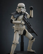 Load image into Gallery viewer, Hot Toys MMS837 Star Wars: The Mandalorian &amp; Grogu 1/6th scale Imperial Remnant Stormtrooper Collectible Figure (Deluxe Version)
