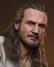 Load image into Gallery viewer, Preorder! Hot Toys MMS881AE Star Wars: The Phantom Menace 1/6th scale Qui-Gon Jinn Collectible Figure (Artisan Edition) [Hot Toys Exclusive]