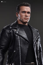 Load image into Gallery viewer, Hot Toys MMS795 Terminator 2: Judgment Day 1/6th Scale T-800 (2.0) Collectible Figure