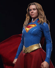 Load image into Gallery viewer, Preorder! Hot Toys MMS869 Supergirl 1/6th scale Supergirl &amp; Krypto Collectible Set
