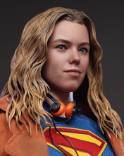 Load image into Gallery viewer, Preorder! Hot Toys MMS869 Supergirl 1/6th scale Supergirl &amp; Krypto Collectible Set