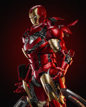 Load image into Gallery viewer, Hot Toys MMS825D72B Iron Man 1/6th scale Iron Man Mark III (Armor Suit Up Version) Collectible Figure Special Edition