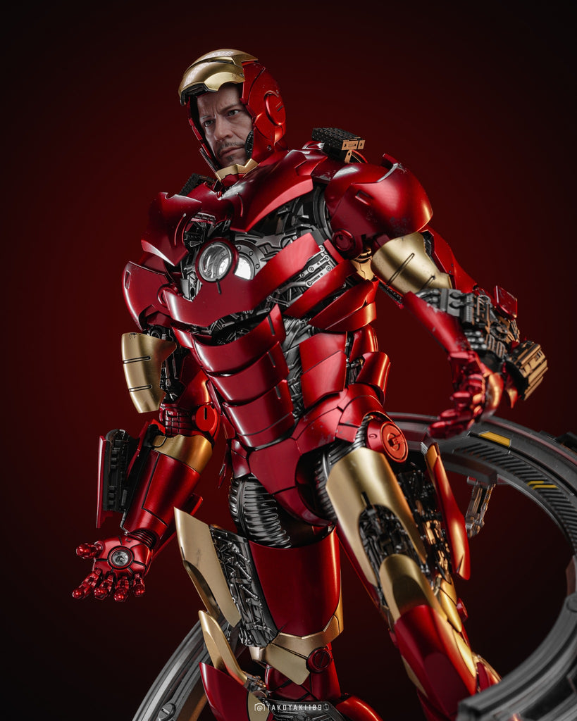 Hot Toys MMS825D72B Iron Man 1/6th scale Iron Man Mark III (Armor Suit Up Version) Collectible Figure Special Edition