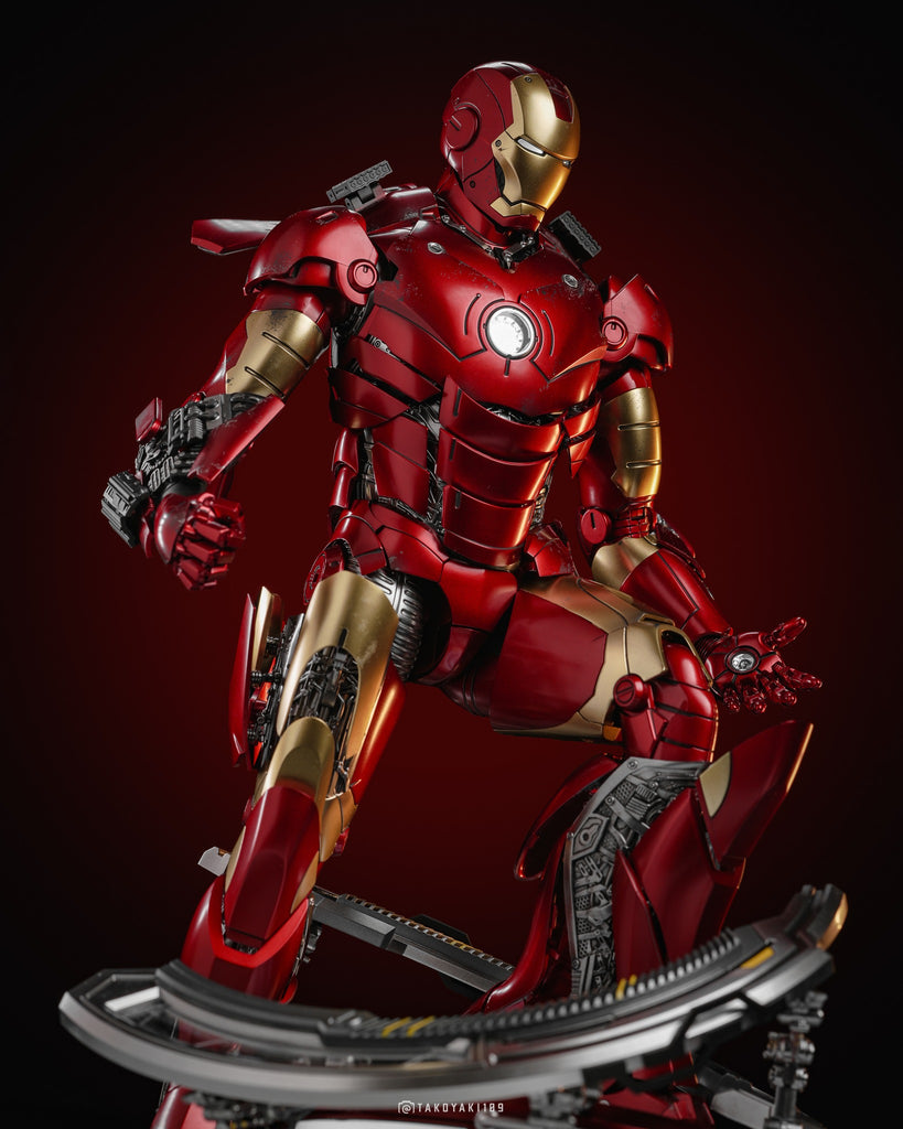Hot Toys MMS825D72B Iron Man 1/6th scale Iron Man Mark III (Armor Suit Up Version) Collectible Figure Special Edition