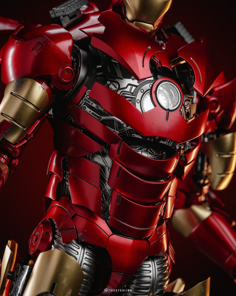 Hot Toys MMS825D72B Iron Man 1/6th scale Iron Man Mark III (Armor Suit Up Version) Collectible Figure Special Edition