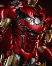 Load image into Gallery viewer, Hot Toys MMS825D72B Iron Man 1/6th scale Iron Man Mark III (Armor Suit Up Version) Collectible Figure Special Edition