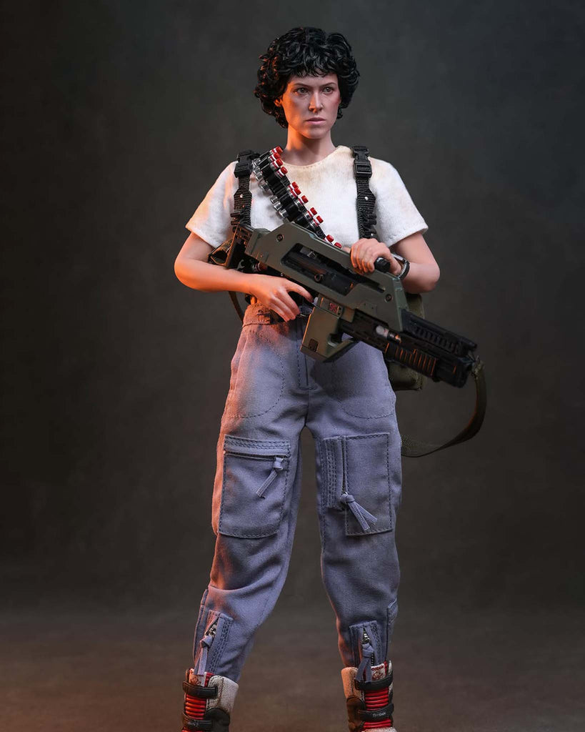 Preorder! Hot Toys MMS896AE Aliens Ellen Ripley (Artisan Edition Deluxe Version) [Hot Toys Exclusive] 1/6th scale Collectible Figure