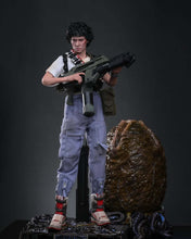 Load image into Gallery viewer, Preorder! Hot Toys MMS896AE Aliens Ellen Ripley (Artisan Edition Deluxe Version) [Hot Toys Exclusive] 1/6th scale Collectible Figure