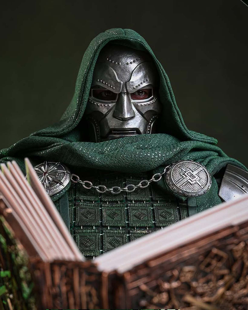 Preorder! Hot Toys MMS907B Avengers: Doomsday 1/6th scale Doctor Doom Collectible Figure (Ultimate Version) Special Edition