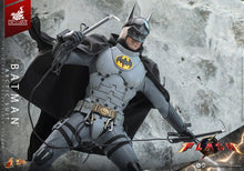 Load image into Gallery viewer, Hot Toys MMS897 The Flash Batman (Arctic Suit) 1/6th scale Collectible Figure