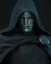 Load image into Gallery viewer, Hot Toys MMS902 Avengers: Doomsday Victor Von Doom [Hot Toys Exclusive] 1/6th scale Collectible Figure