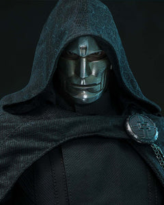 Hot Toys MMS902 Avengers: Doomsday Victor Von Doom [Hot Toys Exclusive] 1/6th scale Collectible Figure