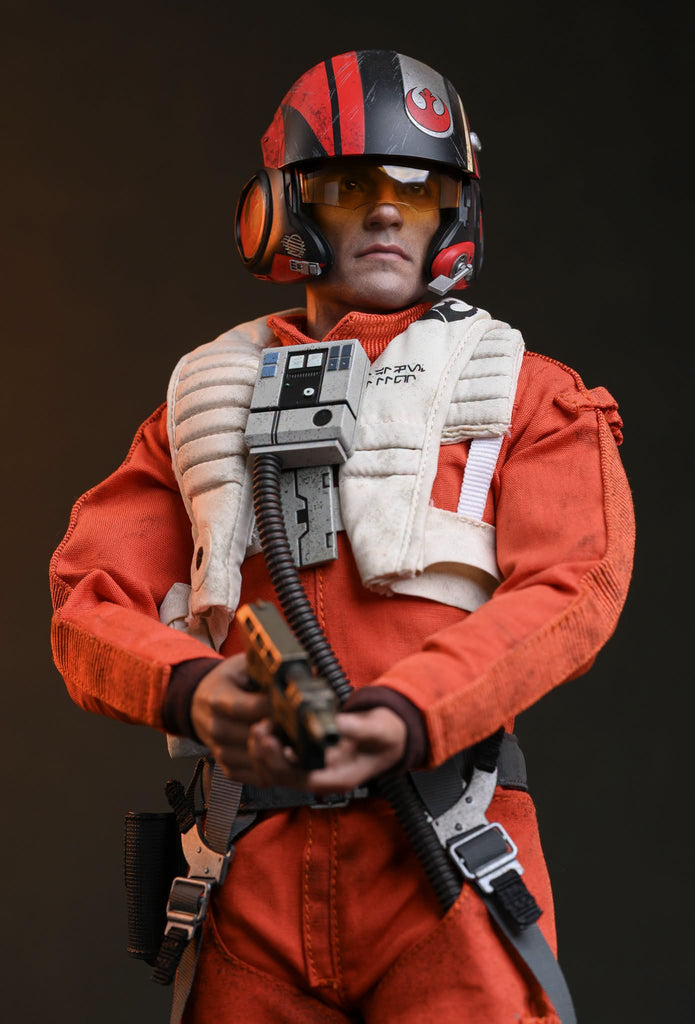 Hot Toys MMS806 Star Wars The Force Awakens 1/6th scale Poe Dameron Collectible Figure
