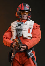 Load image into Gallery viewer, Hot Toys MMS806 Star Wars The Force Awakens 1/6th scale Poe Dameron Collectible Figure