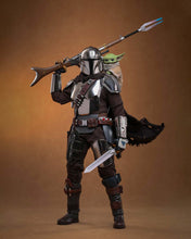 Load image into Gallery viewer, Hot Toys MMS872 Star Wars: The Mandalorian &amp; Grogu 1/6th scale The Mandalorian and Grogu Collectible Set
