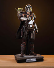 Load image into Gallery viewer, Hot Toys MMS872 Star Wars: The Mandalorian &amp; Grogu 1/6th scale The Mandalorian and Grogu Collectible Set