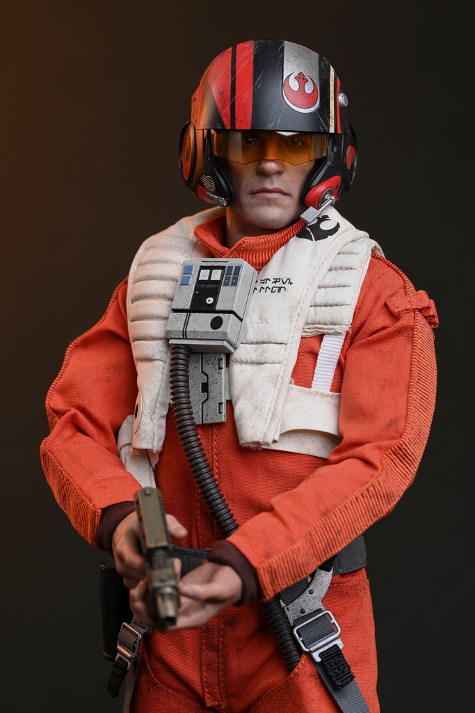 Hot Toys MMS806 Star Wars The Force Awakens 1/6th scale Poe Dameron Collectible Figure
