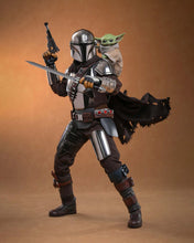 Load image into Gallery viewer, Hot Toys MMS872 Star Wars: The Mandalorian &amp; Grogu 1/6th scale The Mandalorian and Grogu Collectible Set