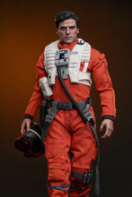 Load image into Gallery viewer, Hot Toys MMS806 Star Wars The Force Awakens 1/6th scale Poe Dameron Collectible Figure