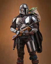Load image into Gallery viewer, Hot Toys MMS872 Star Wars: The Mandalorian &amp; Grogu 1/6th scale The Mandalorian and Grogu Collectible Set