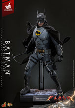Load image into Gallery viewer, Hot Toys MMS897 The Flash Batman (Arctic Suit) 1/6th scale Collectible Figure