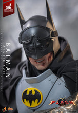 Load image into Gallery viewer, Hot Toys MMS897 The Flash Batman (Arctic Suit) 1/6th scale Collectible Figure