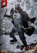 Load image into Gallery viewer, Hot Toys MMS897 The Flash Batman (Arctic Suit) 1/6th scale Collectible Figure