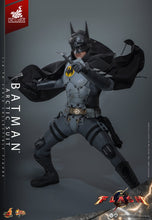 Load image into Gallery viewer, Hot Toys MMS897 The Flash Batman (Arctic Suit) 1/6th scale Collectible Figure