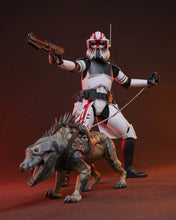 Load image into Gallery viewer, Hot Toys TMS167 Star Wars: The Clone Wars - Sergeant Hound 1/6th Scale Collectible Figure