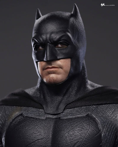 Hot Toys MMS731 Batman v Superman: Dawn of Justice 1/6th scale Batman (2.0) Collectible Figure (Regular Version)