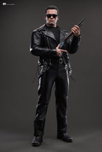 Load image into Gallery viewer, Hot Toys MMS795 Terminator 2: Judgment Day 1/6th Scale T-800 (2.0) Collectible Figure
