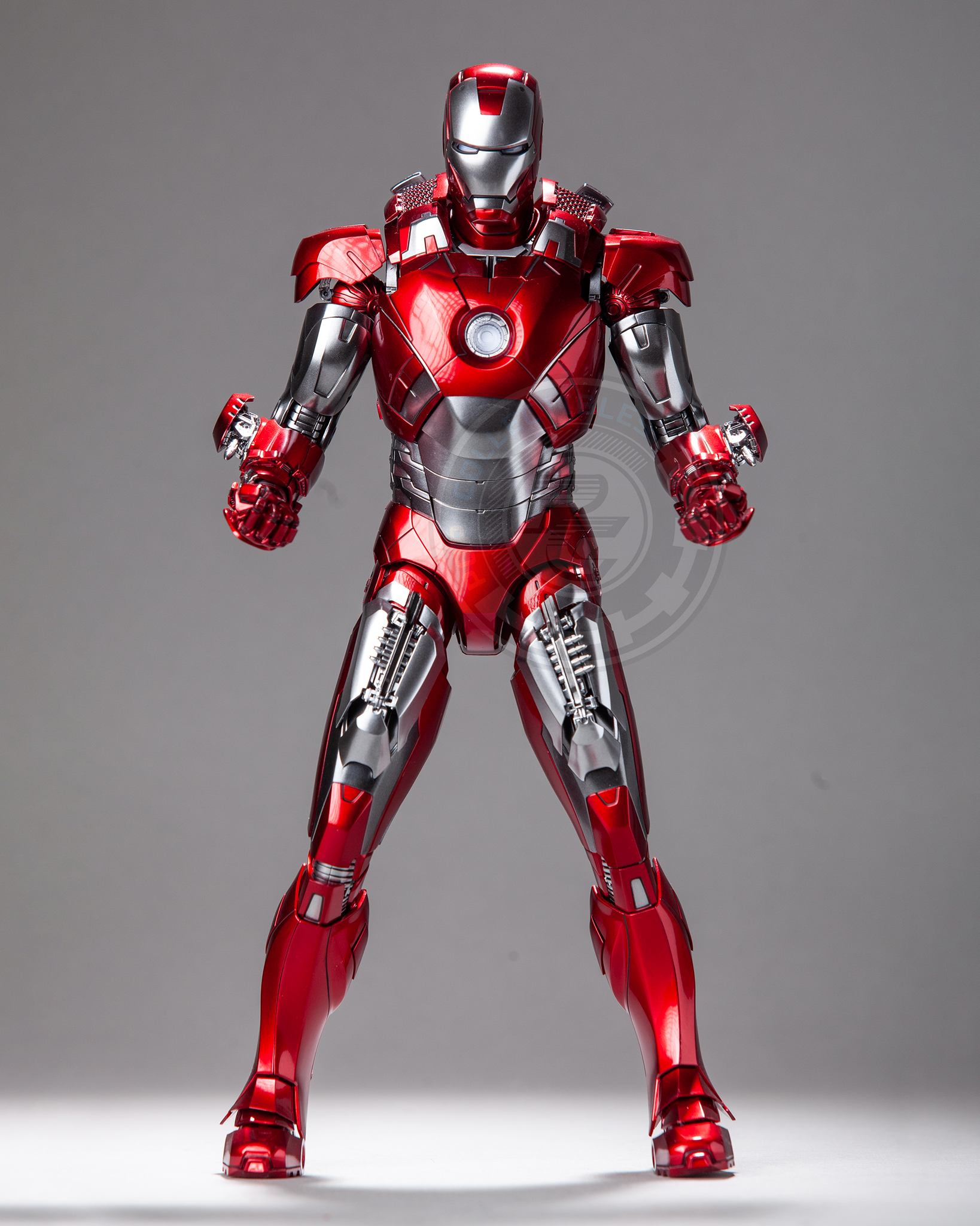 Hot Toys MMS696D54 Disney 100 Iron Man Mark Vii (D100 Version) 1/6