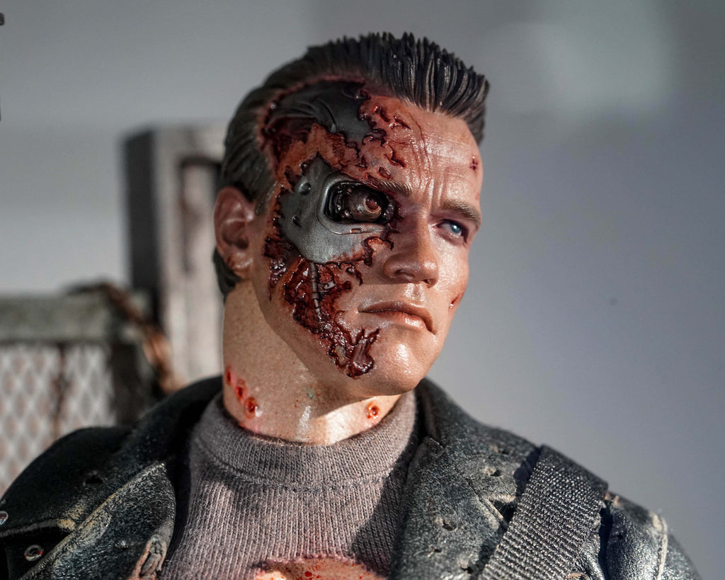 Preorder! Hot Toys DX46 Terminator 2: Judgment Day 1/6th scale T-800 (Battle Damaged Version 2.0) Collectible Figure