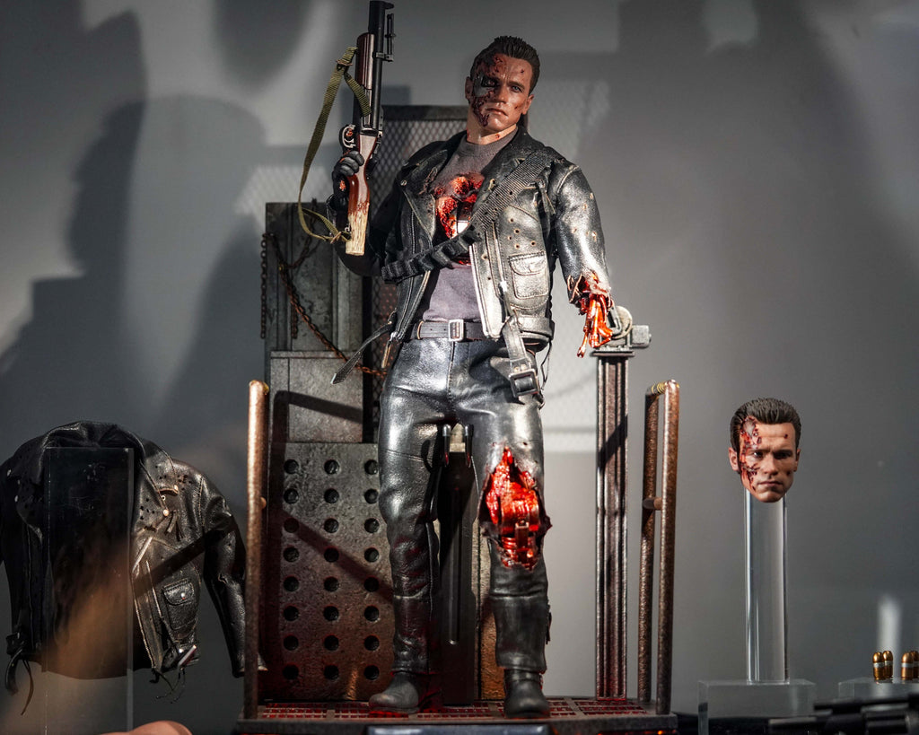 Preorder! Hot Toys DX46 Terminator 2: Judgment Day 1/6th scale T-800 (Battle Damaged Version 2.0) Collectible Figure