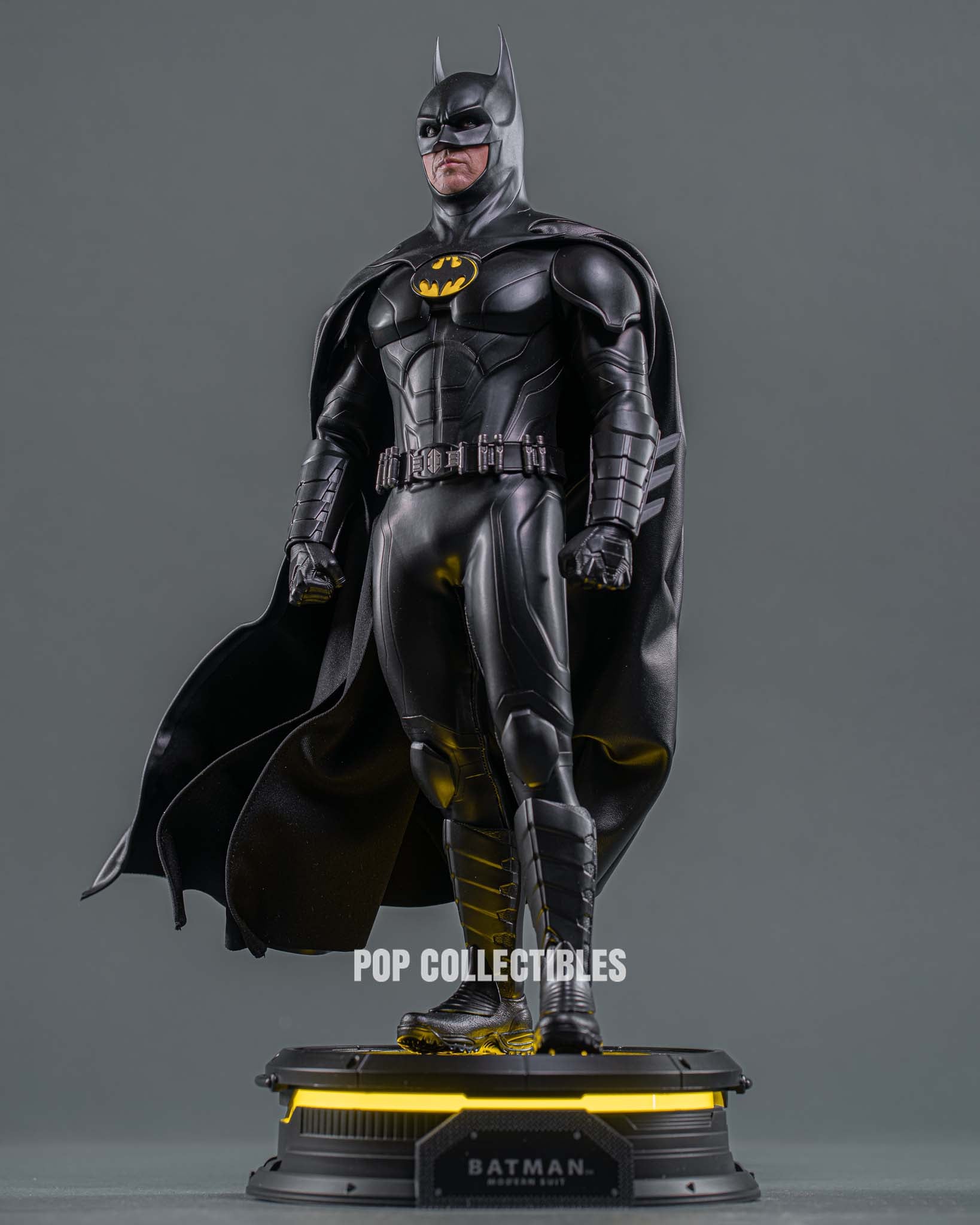 Hot Toys MMS712 The Flash – Batman (Modern Suit) 1:6th Scale