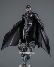 Load image into Gallery viewer, Hot Toys MMS712 The Flash – Batman (Modern Suit) 1:6th Scale Collectible Figure