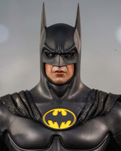 Load image into Gallery viewer, Preorder! Hot Toys MMS770 Batman Returns 1/6th scale Batman Collectible Figure (Deluxe Version)