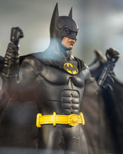 Load image into Gallery viewer, Preorder! Hot Toys MMS770 Batman Returns 1/6th scale Batman Collectible Figure (Deluxe Version)