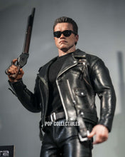 Load image into Gallery viewer, Preorder! Hot Toys MMS795 Terminator 2: Judgment Day 1/6th Scale T-800 (2.0) Collectible Figure