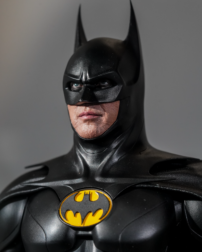 Preorder! Hot Toys MMS712 The Flash – Batman (Modern Suit) 1:6th Scale Collectible Figure