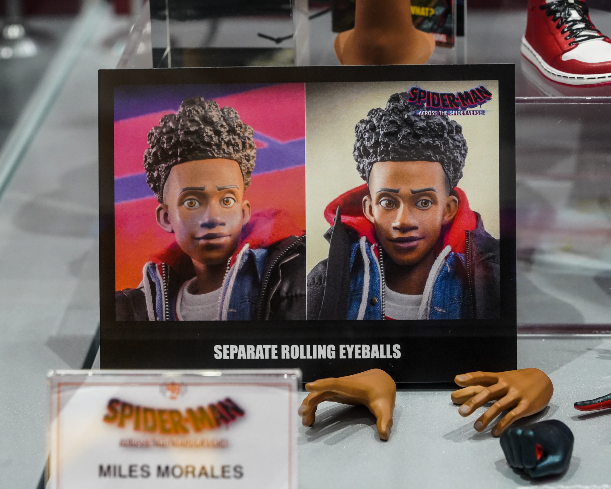 Figurine Hot Toys Miles Morales - Deriv'Store - Les Spécialistes en  Figurines & Produits Dérivés Geek