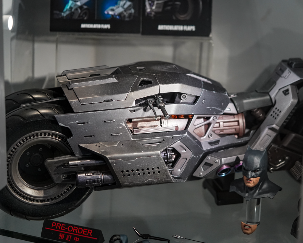 Preorder! Hot Toys MMS704 The Flash – Batcycle 1/6 Scale Collectible Figure